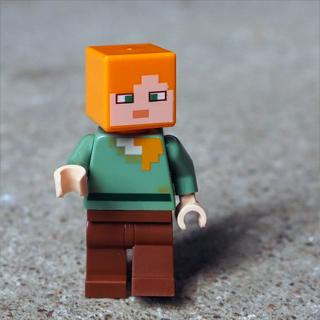 LEGO Minecraft: Alex | Pii Poo LEGO-maailma